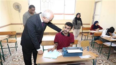التعليم: طلاب الثانوية العامة بمدارس المكفوفين يؤدون الامتحان في مادة الجغرافيا (ورقة أولى)