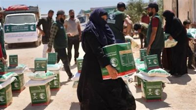 مركز الملك سلمان للإغاثة يوزع السلال الغذائية في اليمن