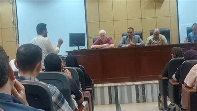 رئيس الشؤون الوقائية بأسيوط يتابع تقييم الأداء ووضع تشغيل المنشآت الطبية