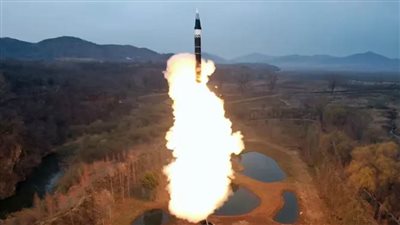 عاجل.. كوريا الشمالية تطلق صاروخا بالستيا باتجاه الشرق