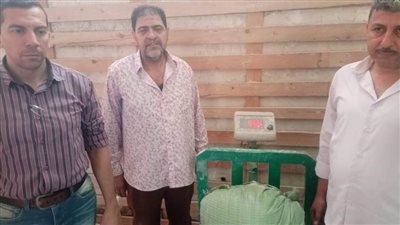 ضبط صاحب مطحن لقيامه بتعبئة دقيق بلدي ناقص الوزن