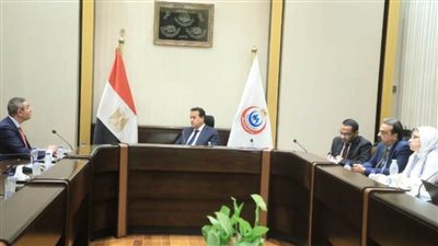 وزير الصحة يناقش سبل تعزيز التعاون مع شركة أدوية عالمية