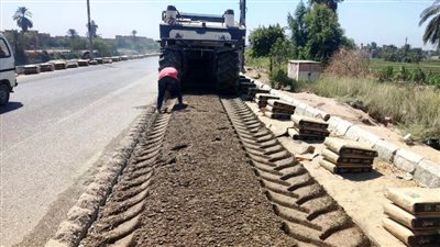 بدء أعمال تطوير ورفع كفاءة طريق دار السلام الزراعي الشرقي بسوهاج 