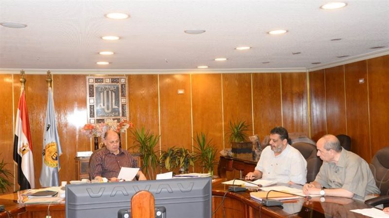 جانب من لقاء المحافظ