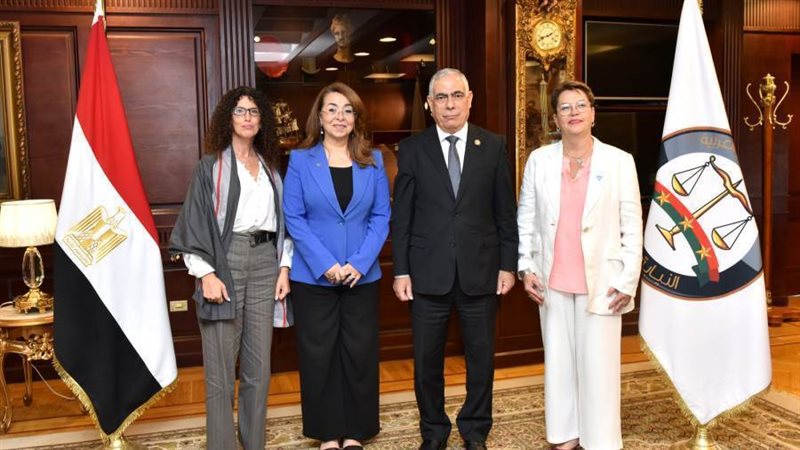 اثناء اللقاء