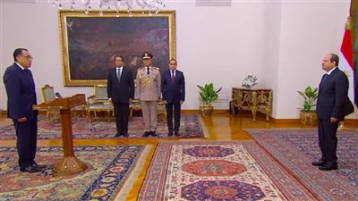 عاجل| الدكتور مصطفى مدبولي يؤدي اليمين الدستورية رئيسًا لمجلس الوزراء
