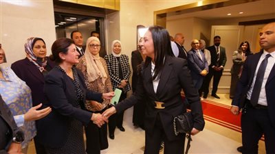 وزيرة التضامن تصل مقر الوزارة بالعاصمة الإدارية الجديدة