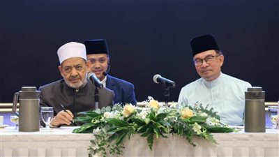 رئيس الوزراء الماليزي يحاوِر شيخ الأزهر حول 