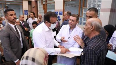 وزير الصحة يحيل مسؤولين للتحقيق في جولة مفاجئة بالإسكندرية