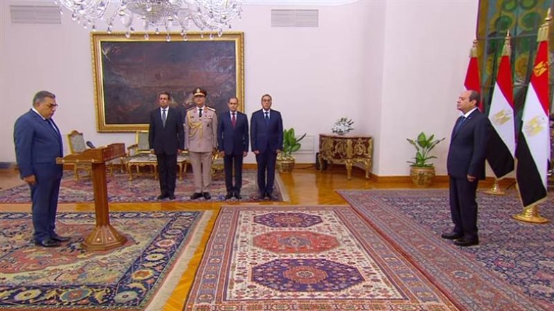 محافظ الدقهلية أثناء