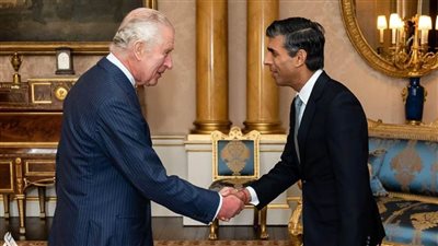 الملك تشارلز يقبل استقالة 