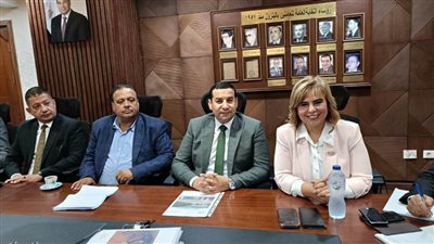  أحمد السروجى رئيسا.. وعايدة محى الدين أمينا عاما لنقابة العاملين بالبترول