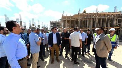 وزير الإسكان يتفقد الموقف التنفيذي لوحدات 