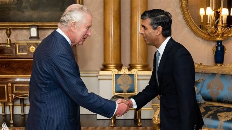 الملك تشارلز يقبل