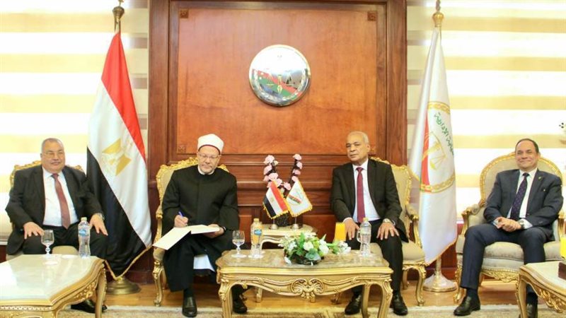 مفتي الجمهورية اثناء