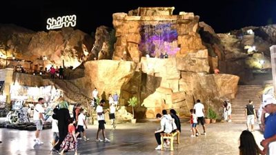 محافظ جنوب سيناء يتفقد السوق التجاري القديم ويطمئن على الأسعار 