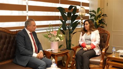 وزيرة التنمية المحلية تبحث تطوير المناطق العشوائية مع صندوق التنمية الحضرية