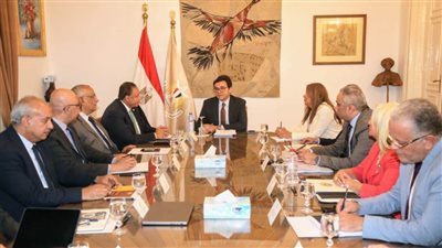 وزير الثقافة يعقد اجتماعا موسعا مع رؤساء الهيئات لمناقشة خطة الوزارة 