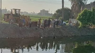 انتشال جثة سيدة والبحث عن آخرين في حادث سقوط سيارة بسرعة بأسيوط 