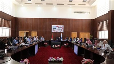 البنداري يستعرض موقف الطلبات المعروضة على اللجنة العليا بمدن البحر الأحمر