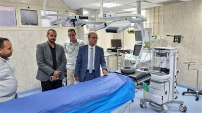 رئيس جامعة أسيوط يتفقد سير العمل بمستشفى 