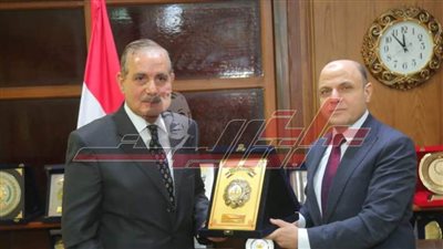لواء علاء عبدالمعطي يكرم محافظ كفر الشيخ السابق