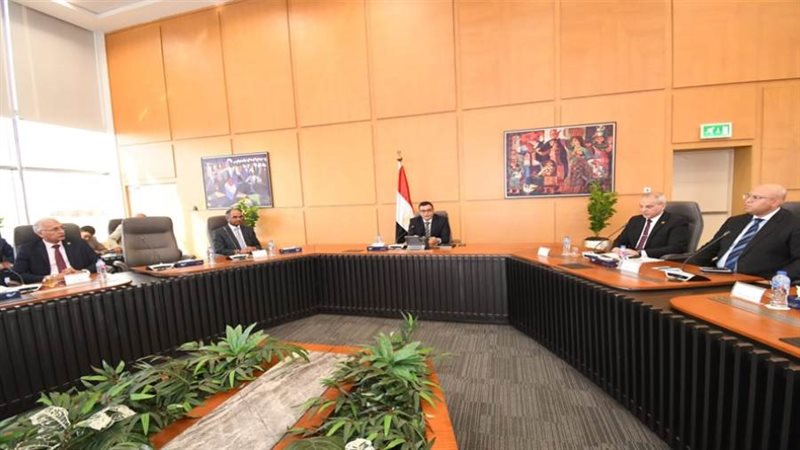 خلال لقاء وزير الاسكان