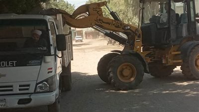 محافظ أسيوط يوجه بإزالة تجمعات قمامة خلال جولته الميدانية بمركز الفتح