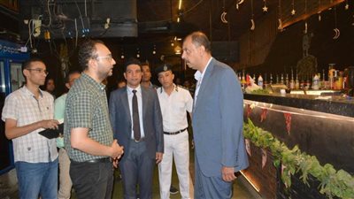 محافظ سوهاج ونائبه يتفقدان عددًا من الشوارع بمدينة سوهاج لمتابعة مستوى النظافة والإشغالات