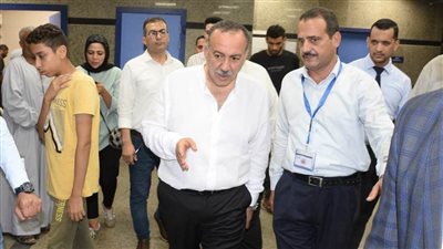 محافظ أسيوط يفاجئ مستشفى أبوتيج النموذجي لمتابعة سير العمل وتوافر الأدوية