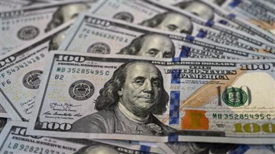 الدولار يرتفع بعد تصريحات حذرة لرئيس الفيدرالي الأمريكي