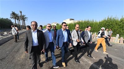 جولة لوزير الإسكان بمشروعات رفع كفاءة محاور الطرق بمدينة القاهرة الجديدة