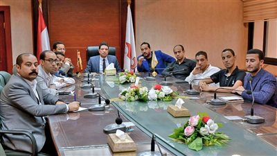 نائب المحافظ يلتقي مجموعة من شباب سوهاج تمهيدًا لإطلاق مبادرة 