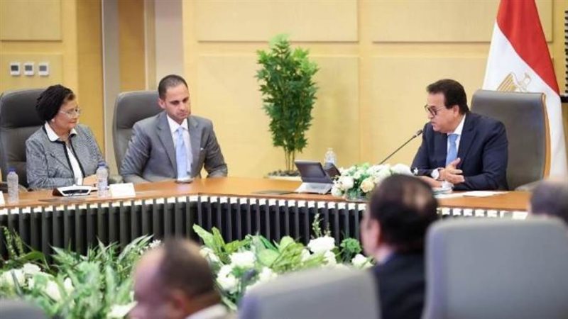 اجتماع وزير الصحة