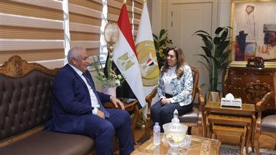 وزيرة التنمية تبحث المشروعات التنموية مع محافظ الوادي الجديد
