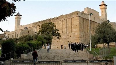 الاحتلال الإسرائيلي يسقف صحن الحرم الإبراهيمي الشريف في محاولة لتهويده