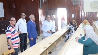 ٢٩٥٧ طالبًا وطالبة يؤدون امتحانات الفصل الدراسي الثاني لبرامج التعليم المدمج بجامعة سوهاج 