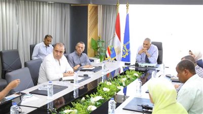 محافظ أسوان: التنسيق مع الوزارات والجهات المختصة للإسراع بتنفيذ وإنجاز مشروعات المياه