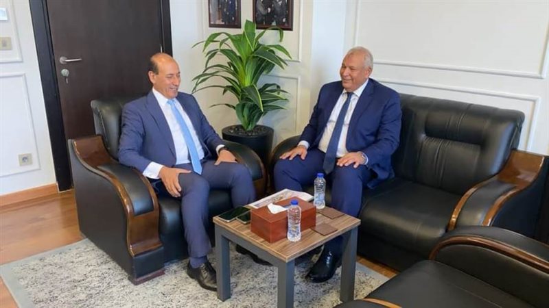 جانب من لقاء محافظ