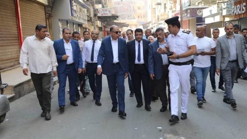 محافظ المنيا خلال