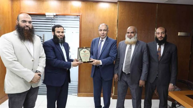 محافظ المنيا يستقبل