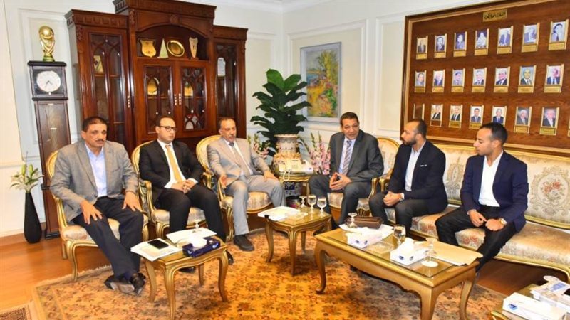 جانب من لقاء المحافظ