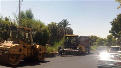 محافظ أسوان يتابع جهود مديرية الطرق لتنفيذ خطة الرصف بمختلف مدن ومراكز المحافظة