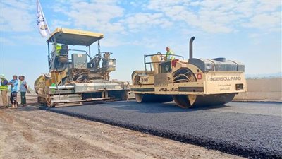 محافظ أسيوط يعلن عن بدء رصف ازدواج طريق أسيوط - ديروط الزراعي بنطاق مركز منفلوط