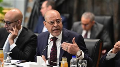 وزير العمل يُلقي بيان 