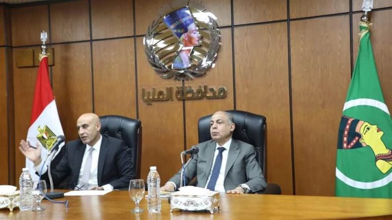 وزير التعليم ومحافظ