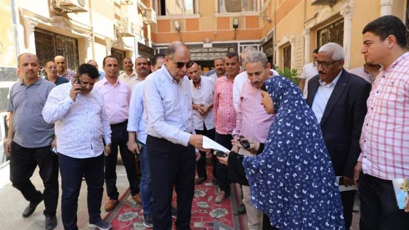 محافظ المنيا خلال