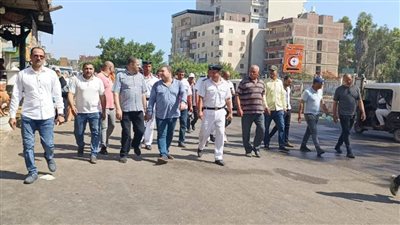 شاهد.. سكرتير مساعد البحيرة يواصل قيادته لحملات إزالة الإشغالات بنطاق المحافظة