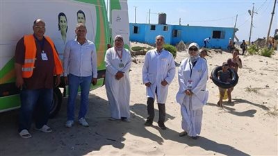 توفير عيادة متنقلة متمركزة أمام شاطئ إدكو لتقديم خدماتها الطبية والعلاجية للمصطافين