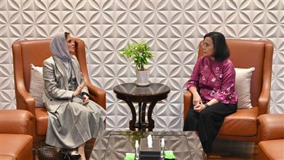 مستشارة شيخ الأزهر ووزيرة مالية إندونيسيا تبحثان سبل إغاثة غزة